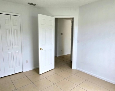 5100 Heatherstone Drive - Photo Thumbnail 12