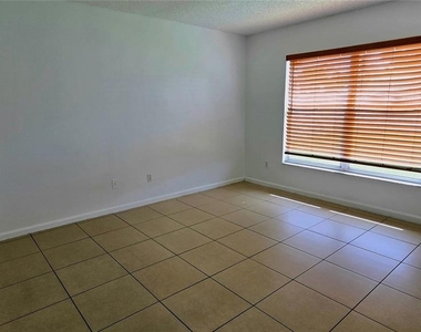 5100 Heatherstone Drive - Photo Thumbnail 5