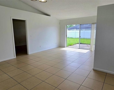 5100 Heatherstone Drive - Photo Thumbnail 3