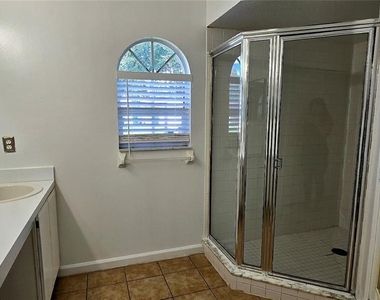 5100 Heatherstone Drive - Photo Thumbnail 7
