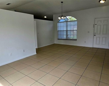 5100 Heatherstone Drive - Photo Thumbnail 4