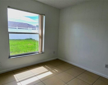 5100 Heatherstone Drive - Photo Thumbnail 11