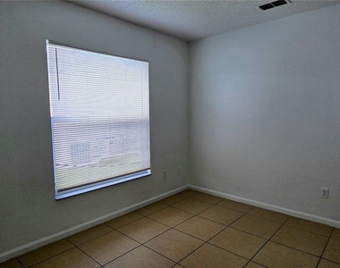 5100 Heatherstone Drive - Photo Thumbnail 14