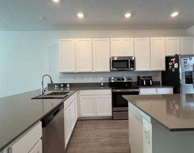 15821 Water Spring Boulevard - Photo Thumbnail 6