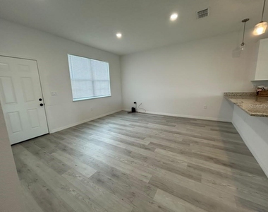 731 Desmoines - Photo Thumbnail 2
