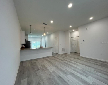 731 Desmoines - Photo Thumbnail 4
