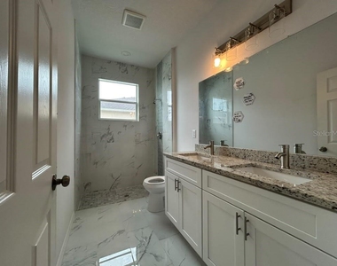 731 Desmoines - Photo Thumbnail 9