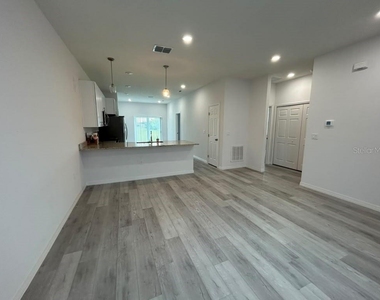731 Desmoines - Photo Thumbnail 3