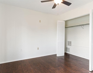 1836 N Crystal Lake Drive - Photo Thumbnail 17
