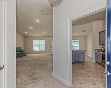 5104 Sw 91st Street - Photo Thumbnail 4