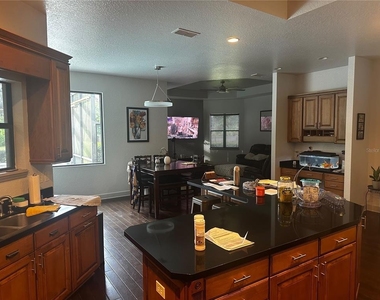 2720 Se 28th Street - Photo Thumbnail 4