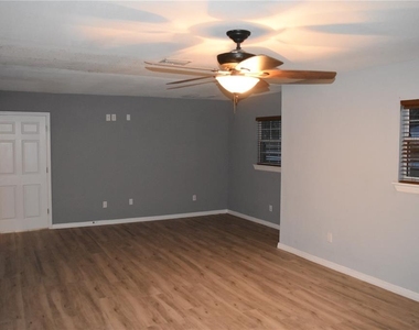 1722 Nw 35 Street - Photo Thumbnail 9