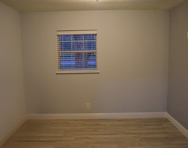 1722 Nw 35 Street - Photo Thumbnail 13
