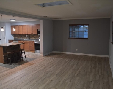 1722 Nw 35 Street - Photo Thumbnail 4