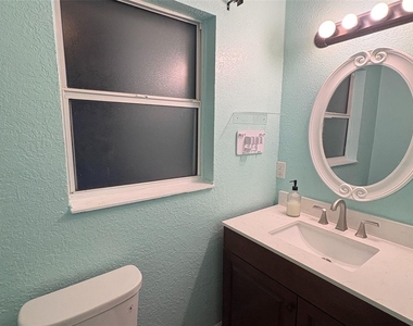 1722 Nw 35 Street - Photo Thumbnail 18