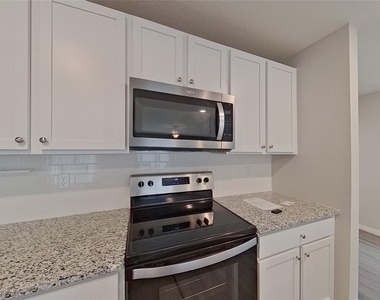 8579 Sw 44th Court - Photo Thumbnail 5