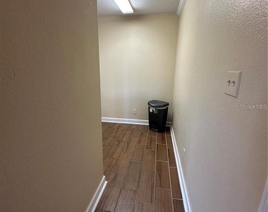 435 Wymore Road - Photo Thumbnail 4
