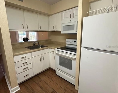 435 Wymore Road - Photo Thumbnail 5
