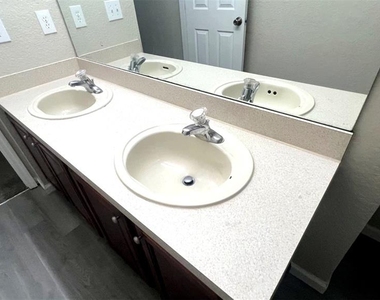 13926 Dove Wing Court - Photo Thumbnail 9