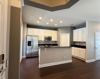 7751 Fairgrove Avenue - Photo Thumbnail 4