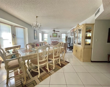 2367 Coach House Boulevard - Photo Thumbnail 3