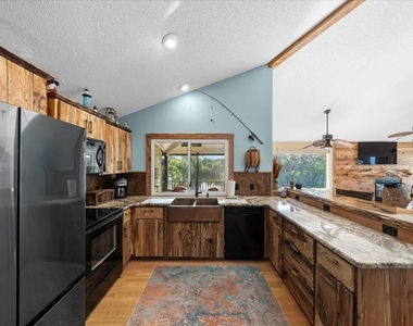 2912 N Rivers Edge Boulevard - Photo Thumbnail 7