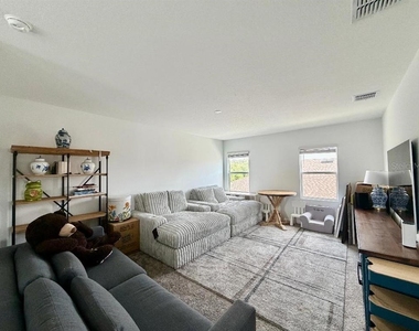 693 Peroni Avenue - Photo Thumbnail 14