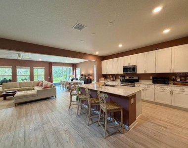 693 Peroni Avenue - Photo Thumbnail 2