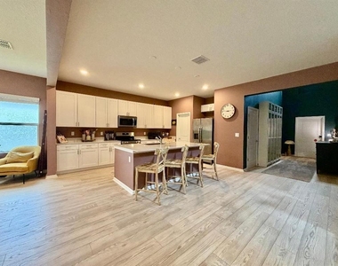 693 Peroni Avenue - Photo Thumbnail 5