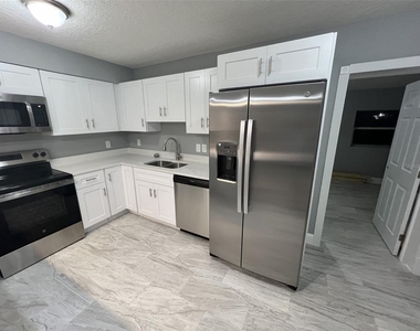 7712 Killian Drive - Photo Thumbnail 6