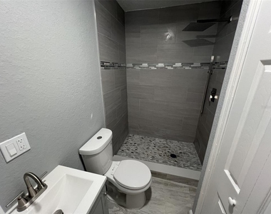 7712 Killian Drive - Photo Thumbnail 8