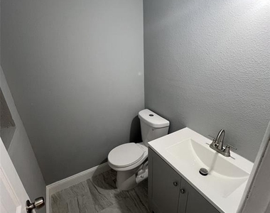7712 Killian Drive - Photo Thumbnail 7