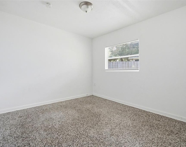 70 Griggs Avenue - Photo Thumbnail 16