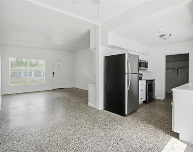 70 Griggs Avenue - Photo Thumbnail 10