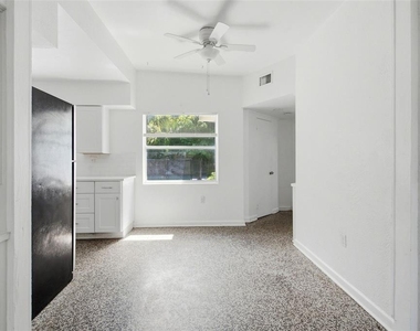 70 Griggs Avenue - Photo Thumbnail 9