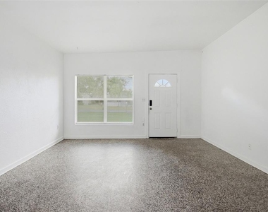 70 Griggs Avenue - Photo Thumbnail 5