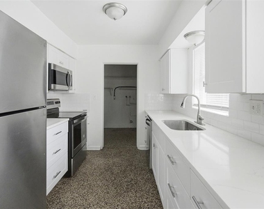 70 Griggs Avenue - Photo Thumbnail 12