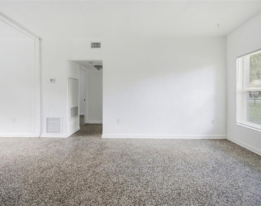 70 Griggs Avenue - Photo Thumbnail 4