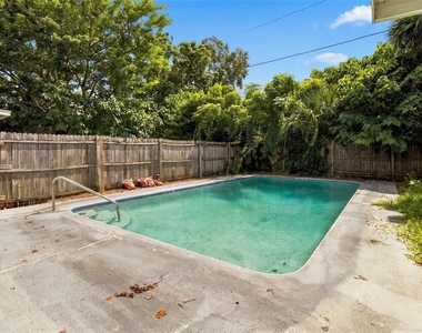 70 Griggs Avenue - Photo Thumbnail 24