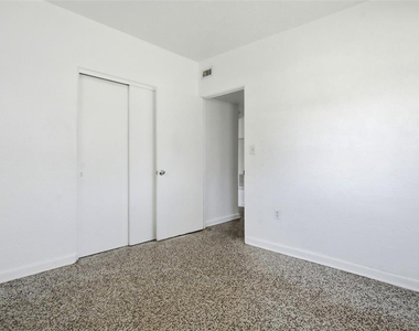 70 Griggs Avenue - Photo Thumbnail 14