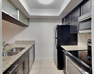3102 W Horatio Street - Photo Thumbnail 4