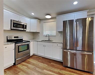 13426 Tyringham Street - Photo Thumbnail 4