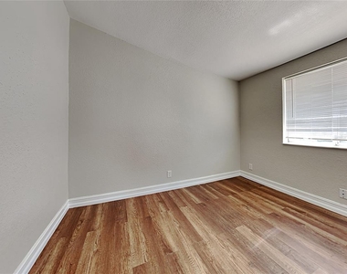 13426 Tyringham Street - Photo Thumbnail 14