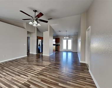 247 Lake Eloise Pointe Boulevard - Photo Thumbnail 3