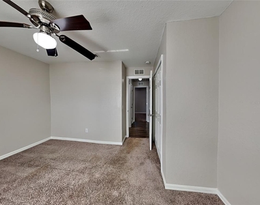 247 Lake Eloise Pointe Boulevard - Photo Thumbnail 12