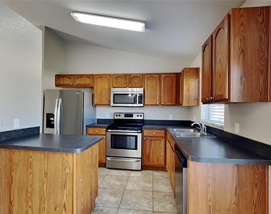 247 Lake Eloise Pointe Boulevard - Photo Thumbnail 4