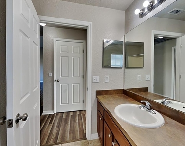 247 Lake Eloise Pointe Boulevard - Photo Thumbnail 15