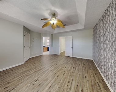 728 Hardwood Circle - Photo Thumbnail 9