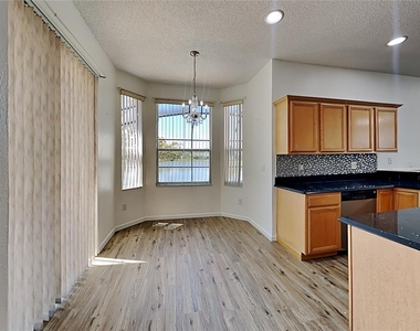 728 Hardwood Circle - Photo Thumbnail 6