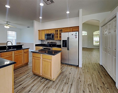728 Hardwood Circle - Photo Thumbnail 5